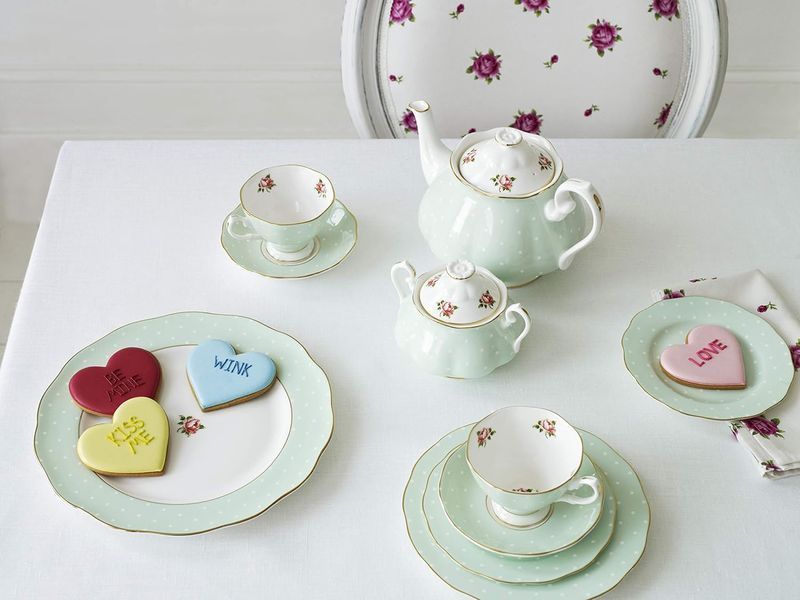 Десертная тарелка Royal Albert Polka Rose 20 см 652383737013 фото