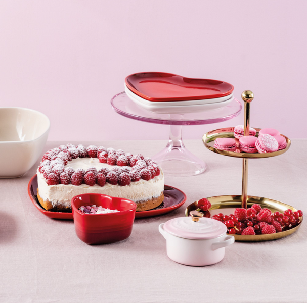 Тарелка десертная Le Creuset Heart Cerise 23 см 80255230600099 фото